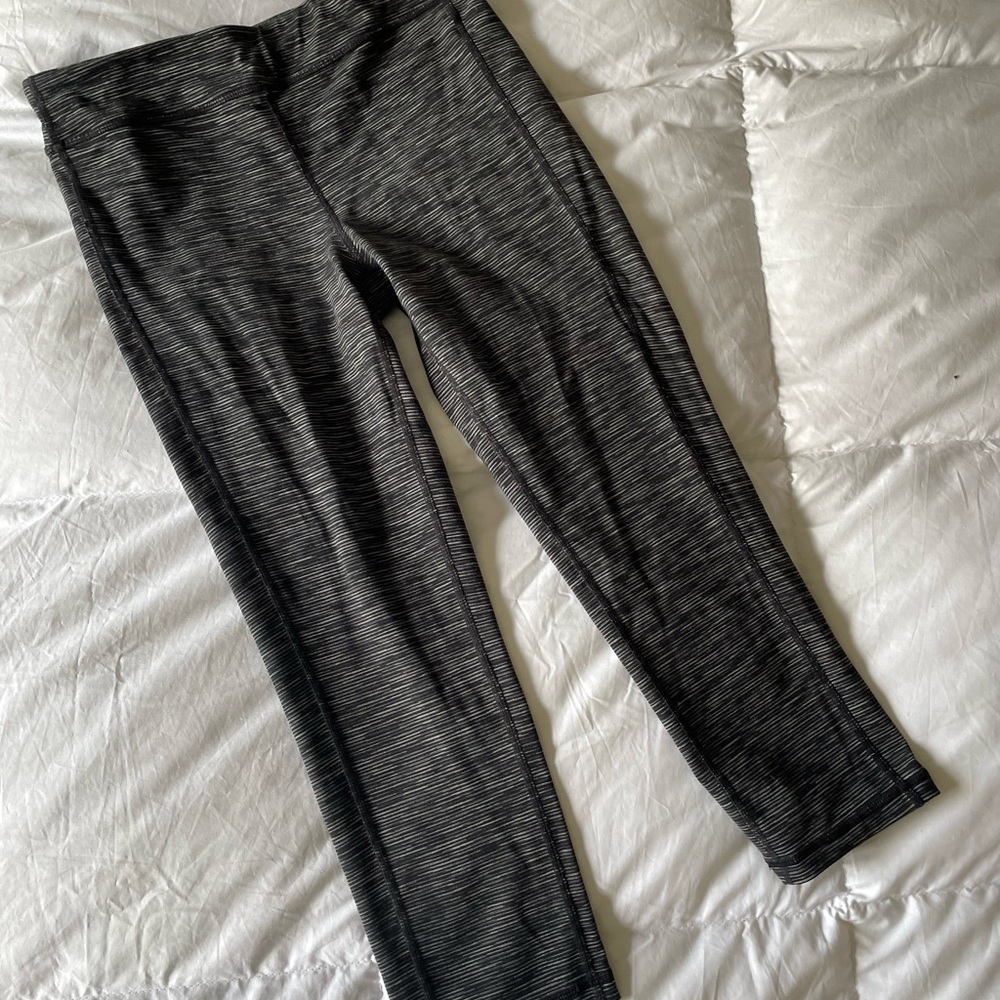 Girls Athleta Capri leggings size XL 14